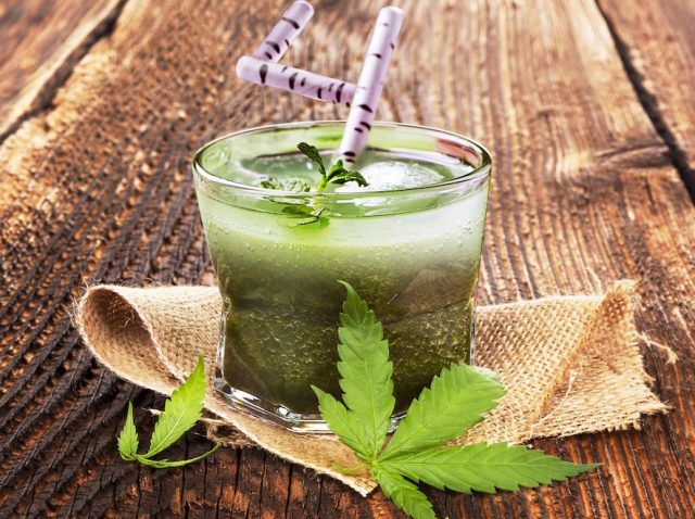 Ein Cocktail mit Cannabis-Likör macht einfach mehr Spaß