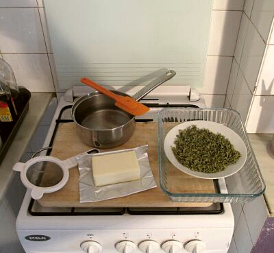 Utensílios e ingredientes necessários para fazer manteiga de maconha